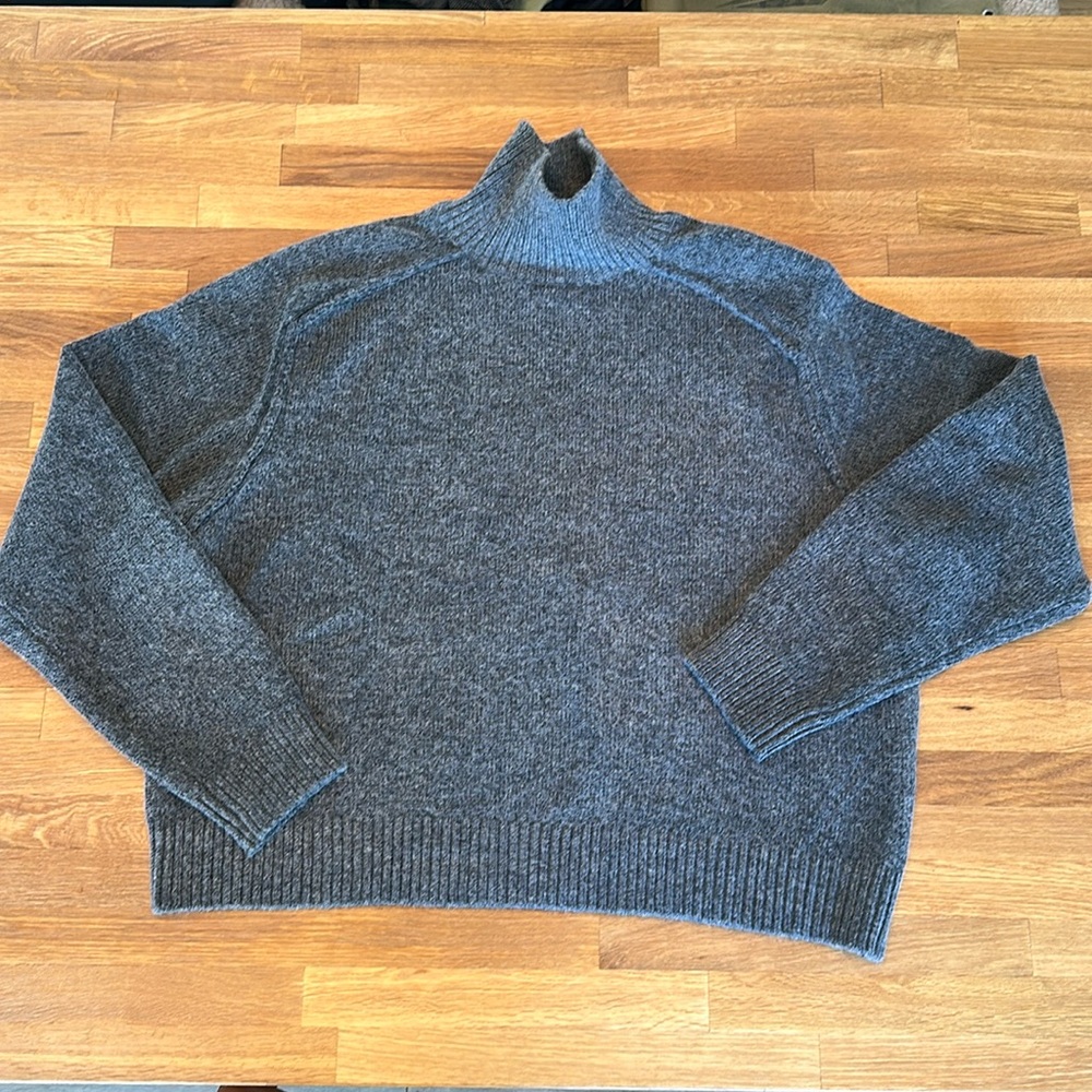 H&M Gray Turtleneck Sweater size M NWOT